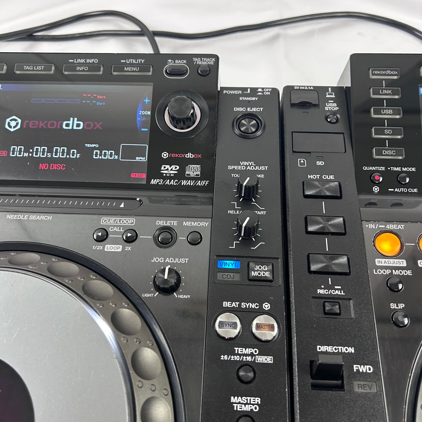 Pioneer CDJ 2000 Nexus Pair NXS - Professional DJ Media Players