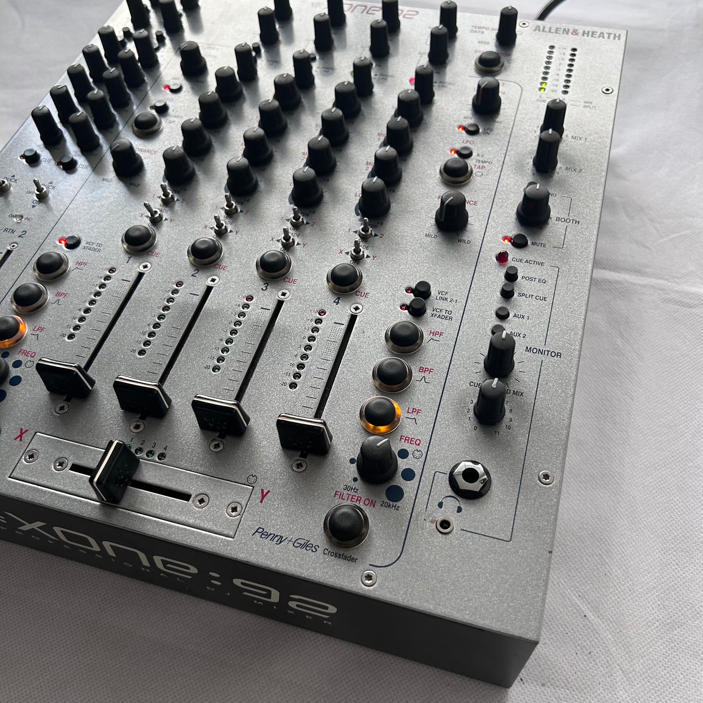 Allen & Heath XONE 92 - Professional 4-Channel DJ Mixer
