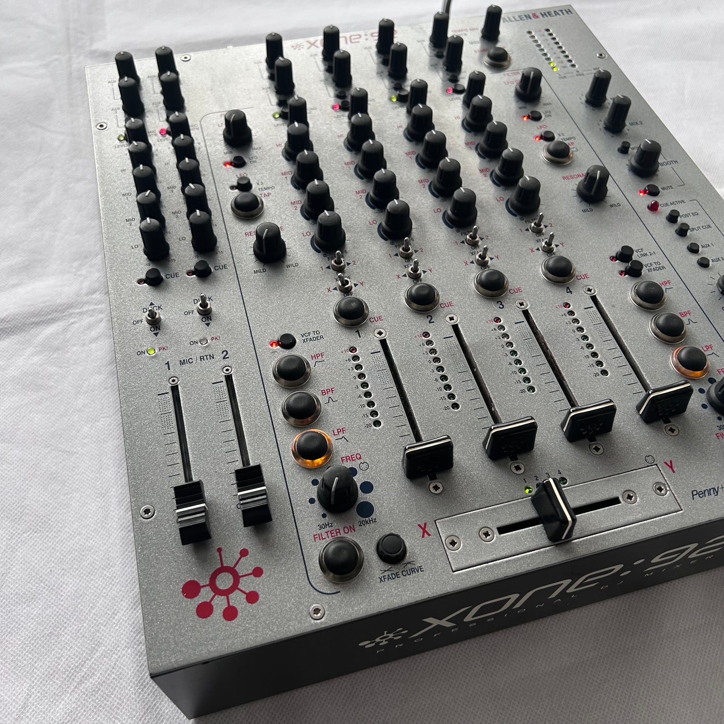 Allen & Heath XONE 92 - Professional 4-Channel DJ Mixer