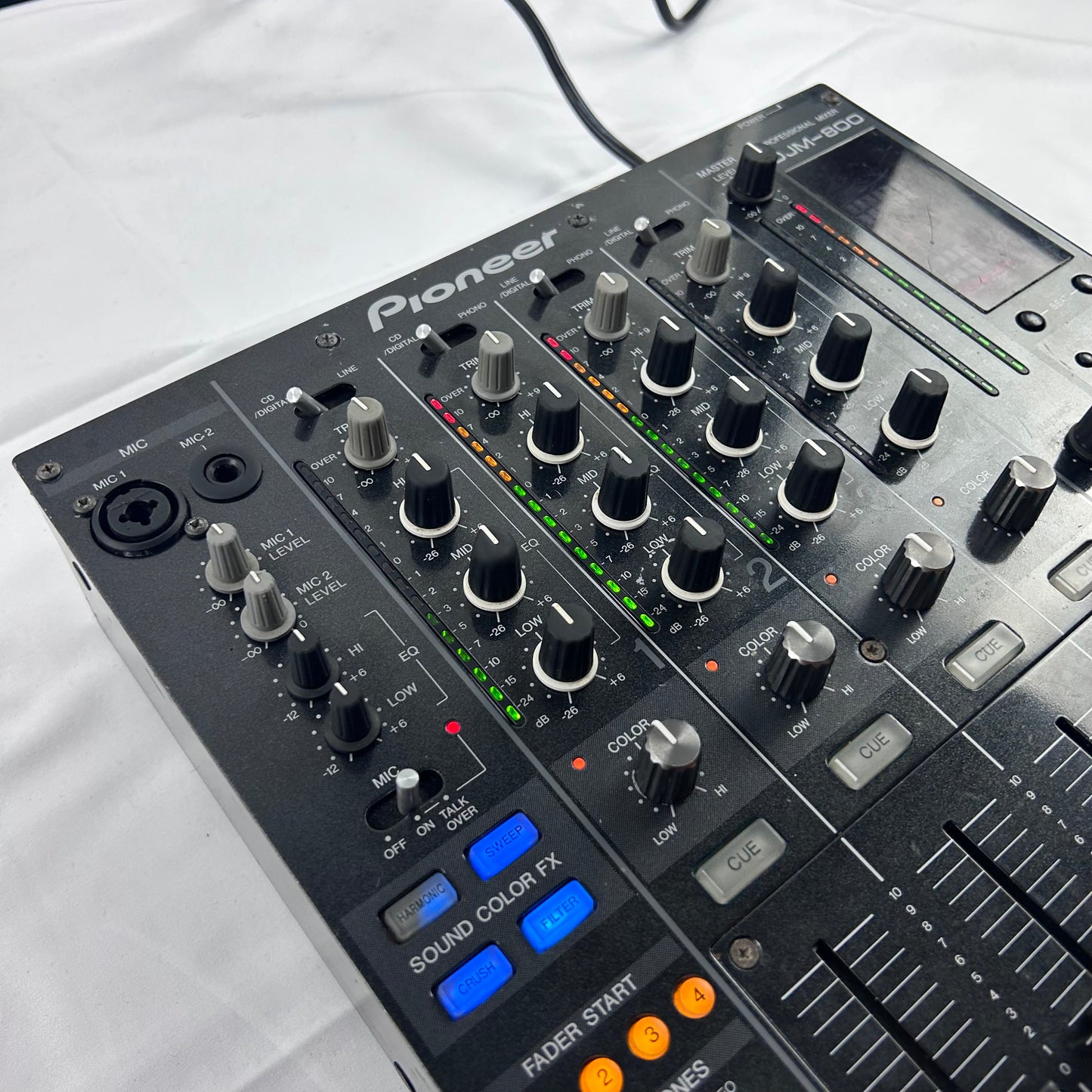 Pioneer DJ DJM 800 - Professional 4-Channel DJ Mixer