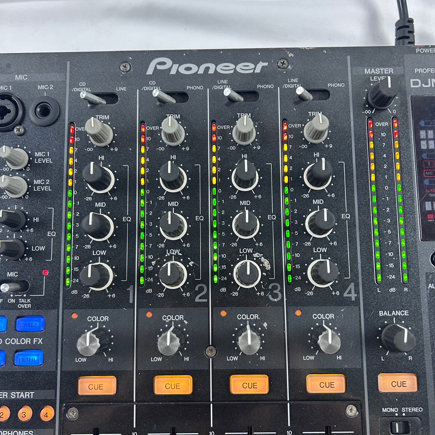 Pioneer DJ DJM 800 - Professional 4-Channel DJ Mixer