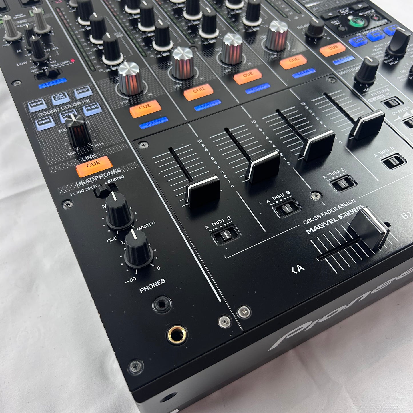 Pioneer DJM 900NXS2 - Professional 4 Channel DJ Mixer