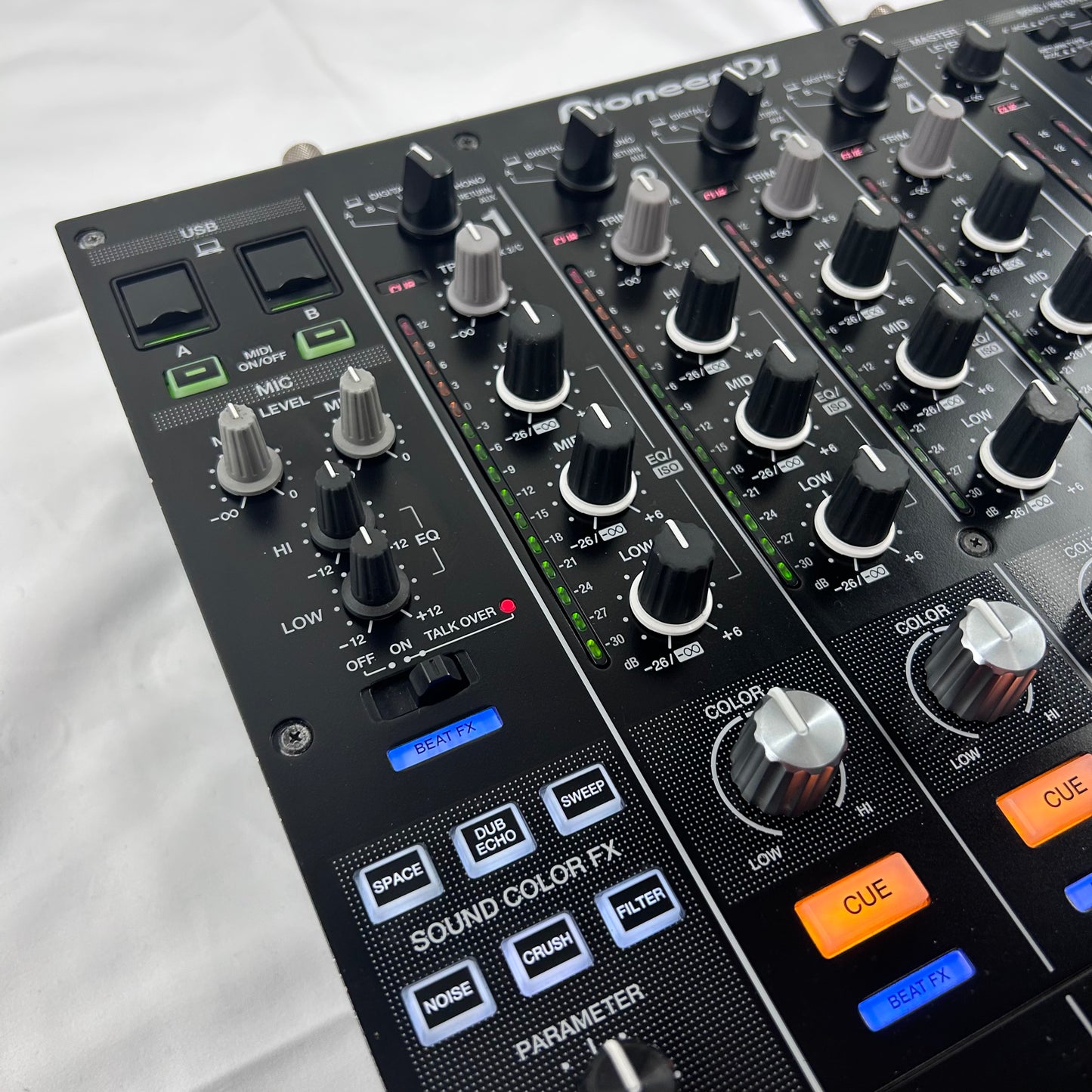 Pioneer DJM 900NXS2 - Professional 4 Channel DJ Mixer
