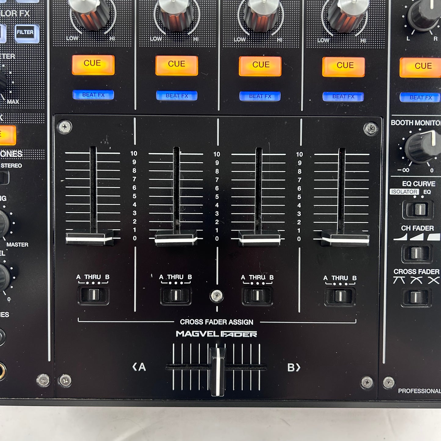 Pioneer DJM 900NXS2 - Professional 4 Channel DJ Mixer