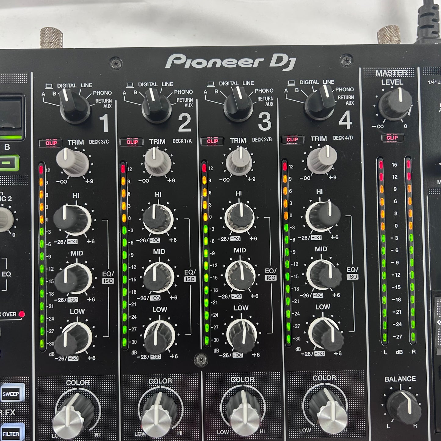 Pioneer DJM 900NXS2 - Professional 4 Channel DJ Mixer