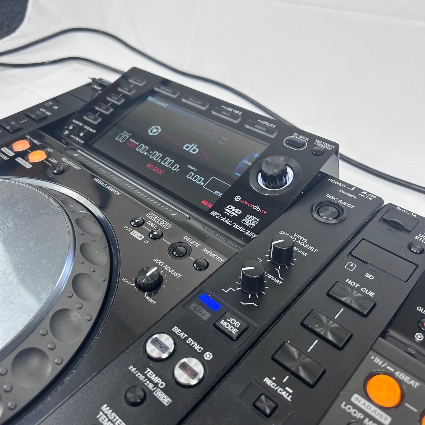Pioneer CDJ 2000 Nexus Pair NXS - Professional DJ Media Players