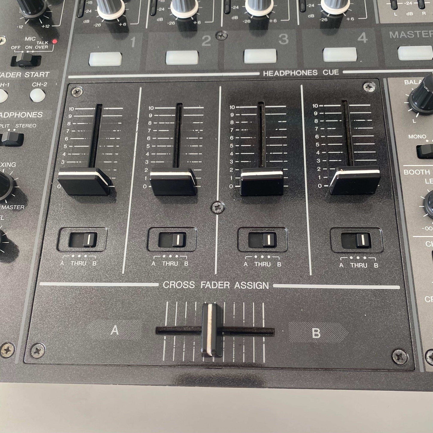 Pioneer DJM - 700 - 4 - Channel Professional DJ Mixer - Turntable Trader