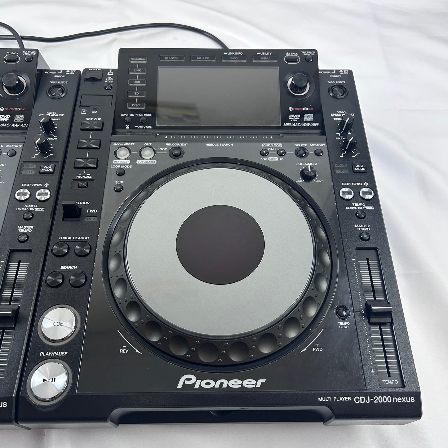 Pioneer CDJ 2000 Nexus Pair NXS - Professional DJ Media Players