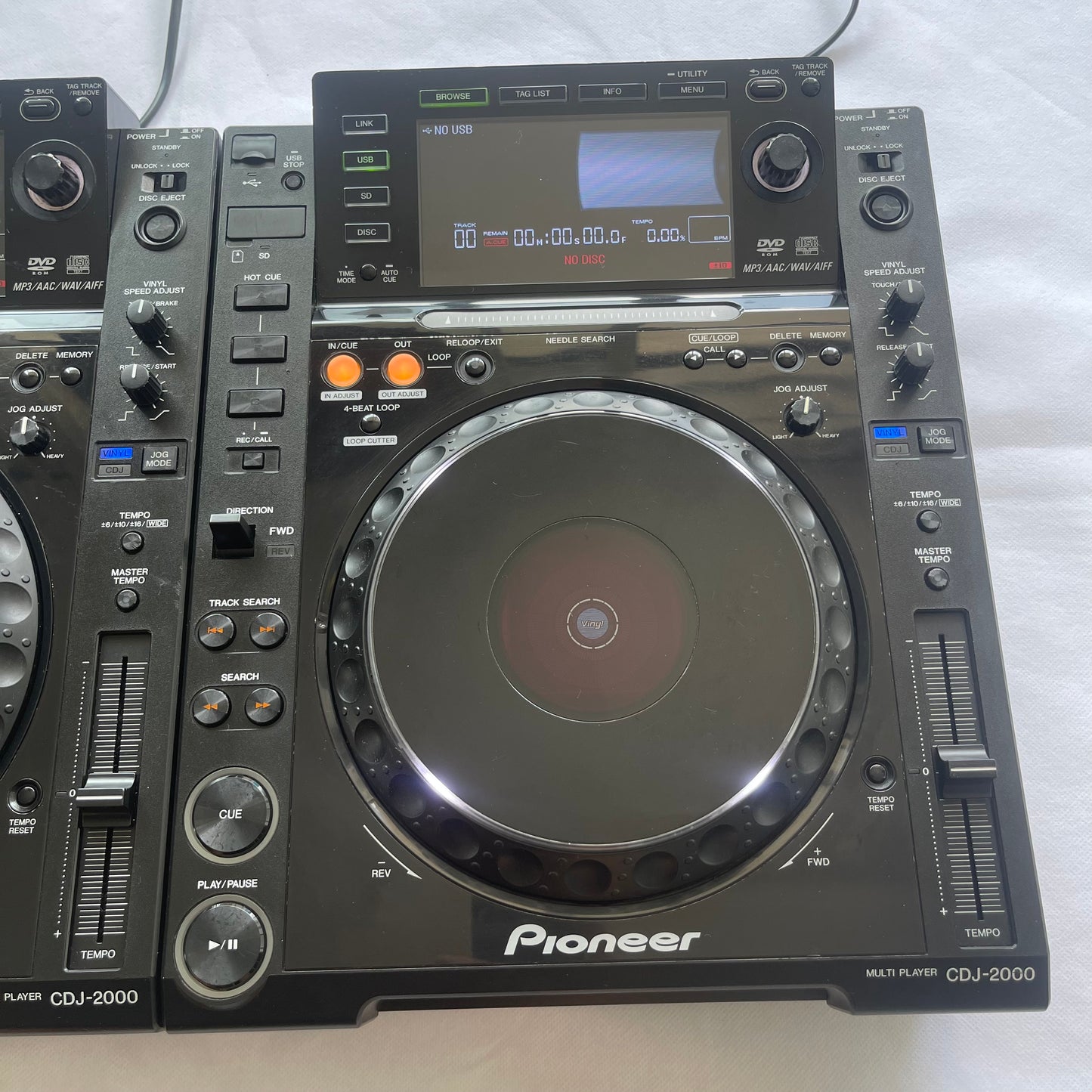 2x Pioneer CDJ 2000 Pair