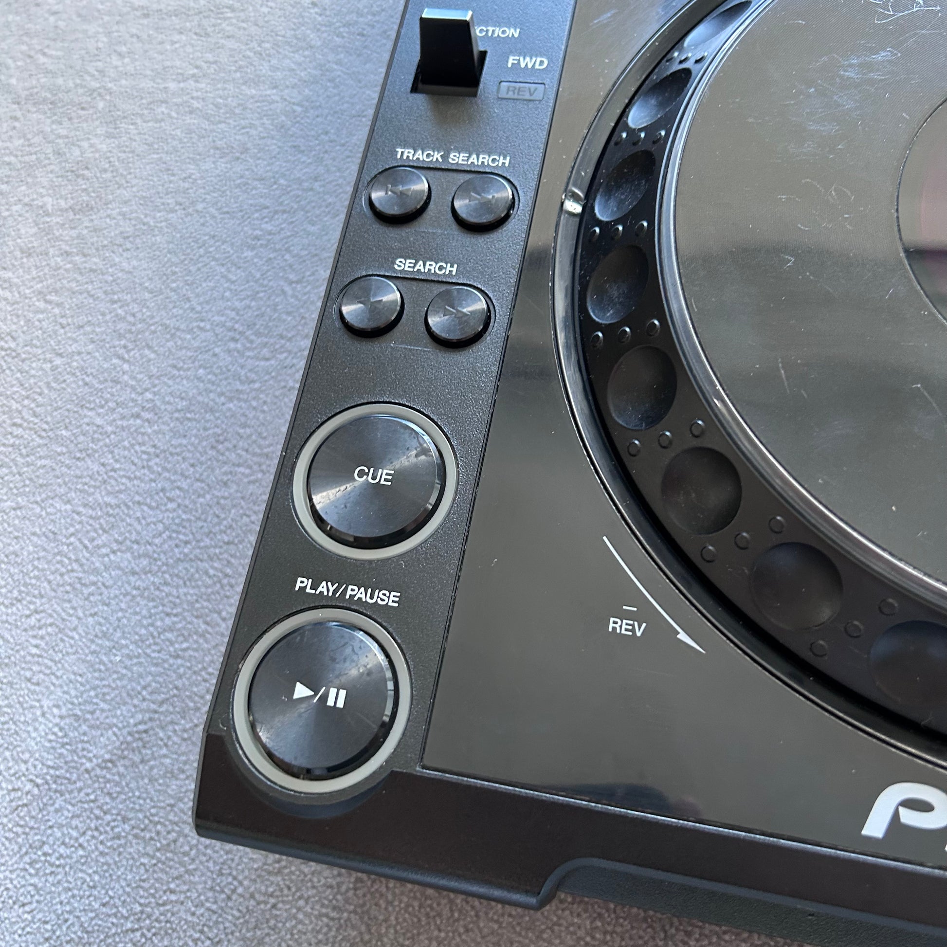 Pioneer CDJ 2000 — профессиональный DJ-медиаплеер — проигрыватель виниловых пластинок