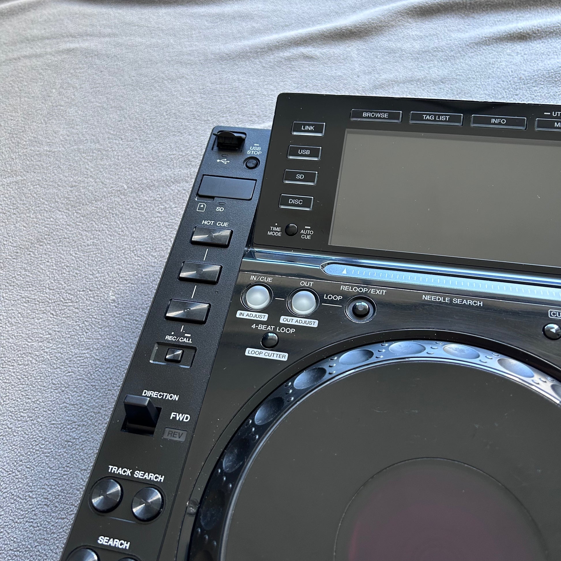 Pioneer CDJ 2000 — профессиональный DJ-медиаплеер — проигрыватель виниловых пластинок