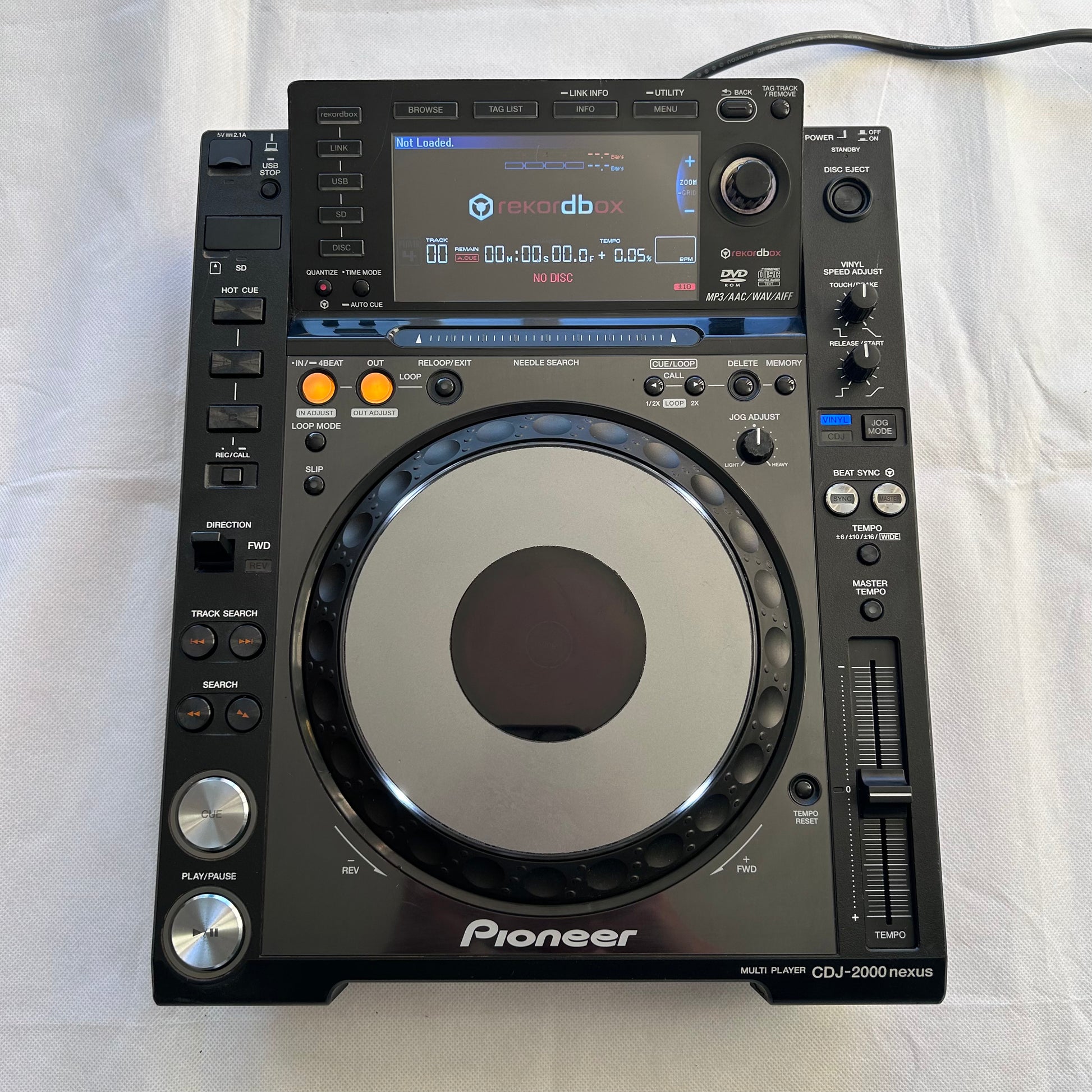 Pioneer CDJ 2000 Nexus — профессиональный DJ-медиаплеер — проигрыватель виниловых пластинок