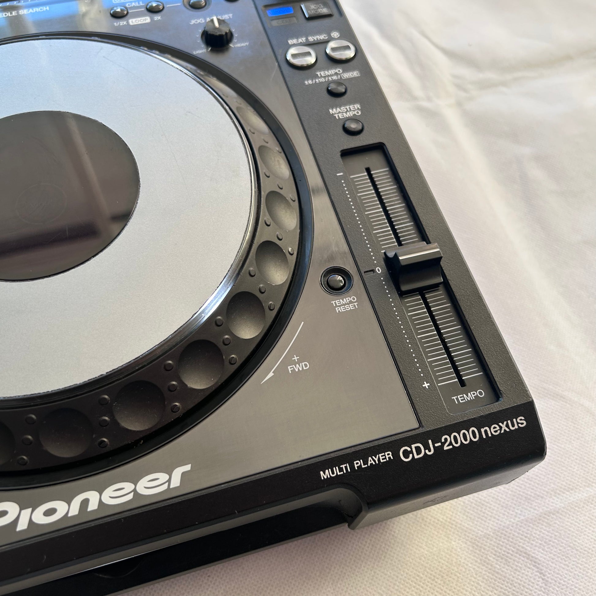 Pioneer CDJ 2000 Nexus — профессиональный DJ-медиаплеер — проигрыватель виниловых пластинок