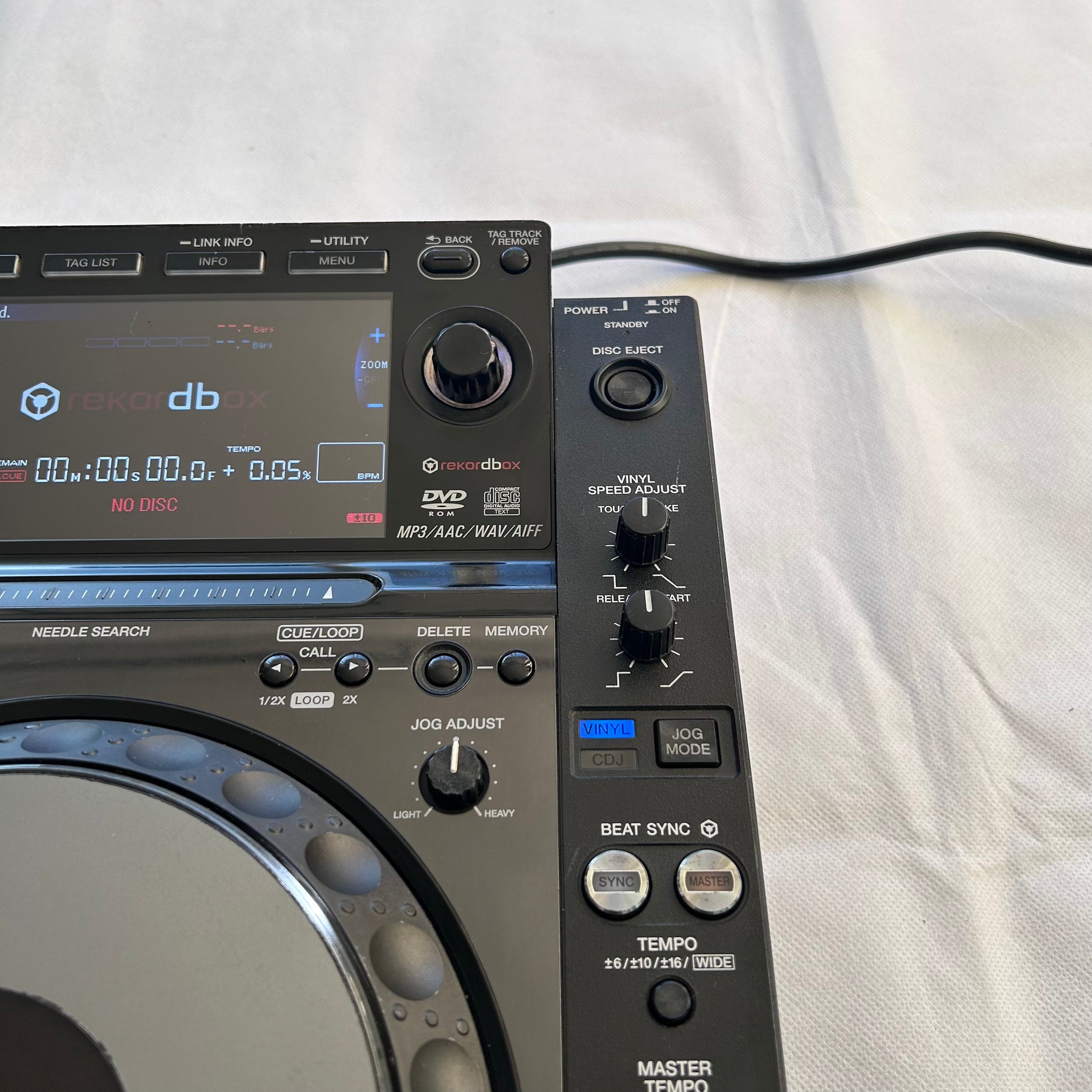 Pioneer CDJ 2000 Nexus — профессиональный DJ-медиаплеер — проигрыватель виниловых пластинок