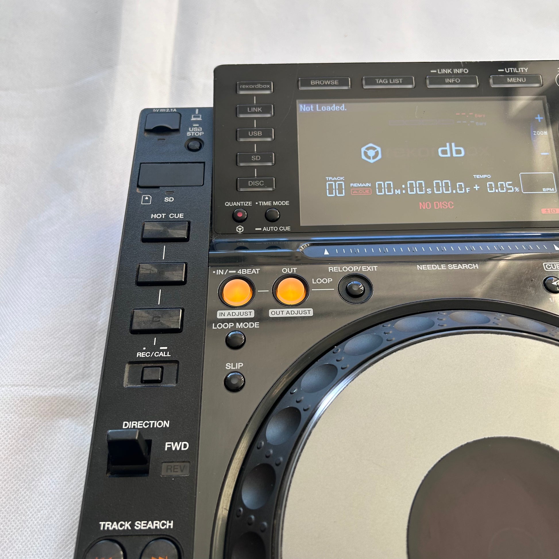 Pioneer CDJ 2000 Nexus — профессиональный DJ-медиаплеер — проигрыватель виниловых пластинок