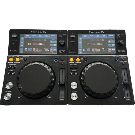 2x Pioneer XDJ 700