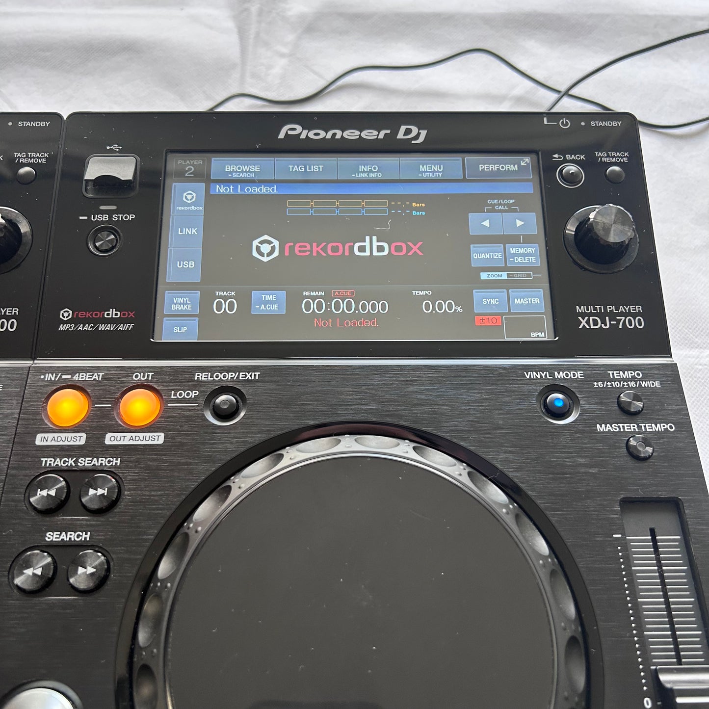 2x Pioneer XDJ 700