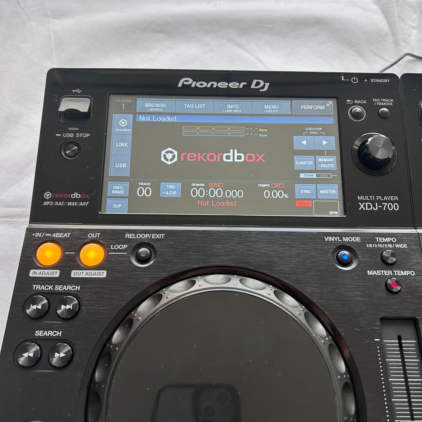 2x Pioneer XDJ 700