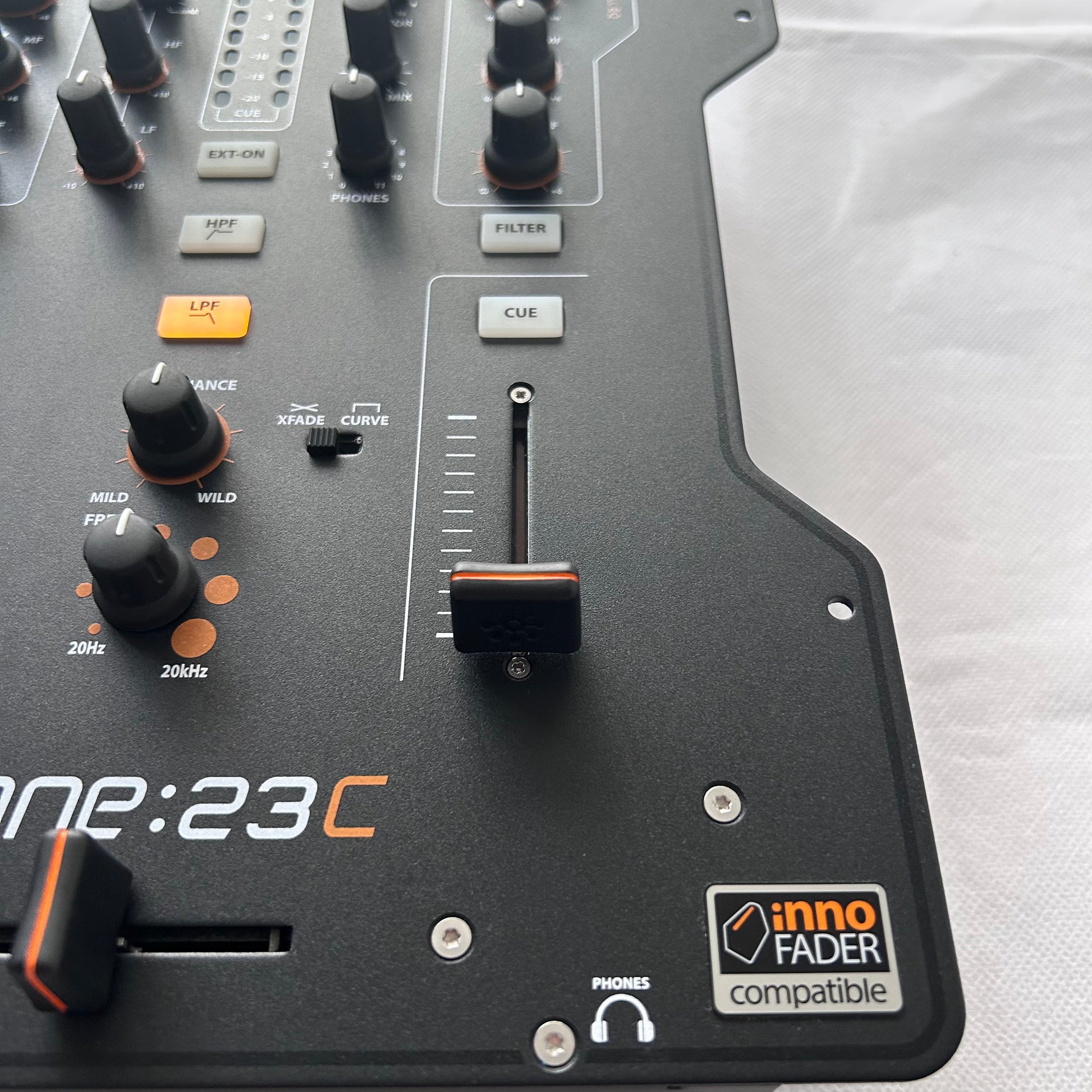 Allen & Heath XONE 23:C — 2-канальный DJ-микшер — Turntable Trader