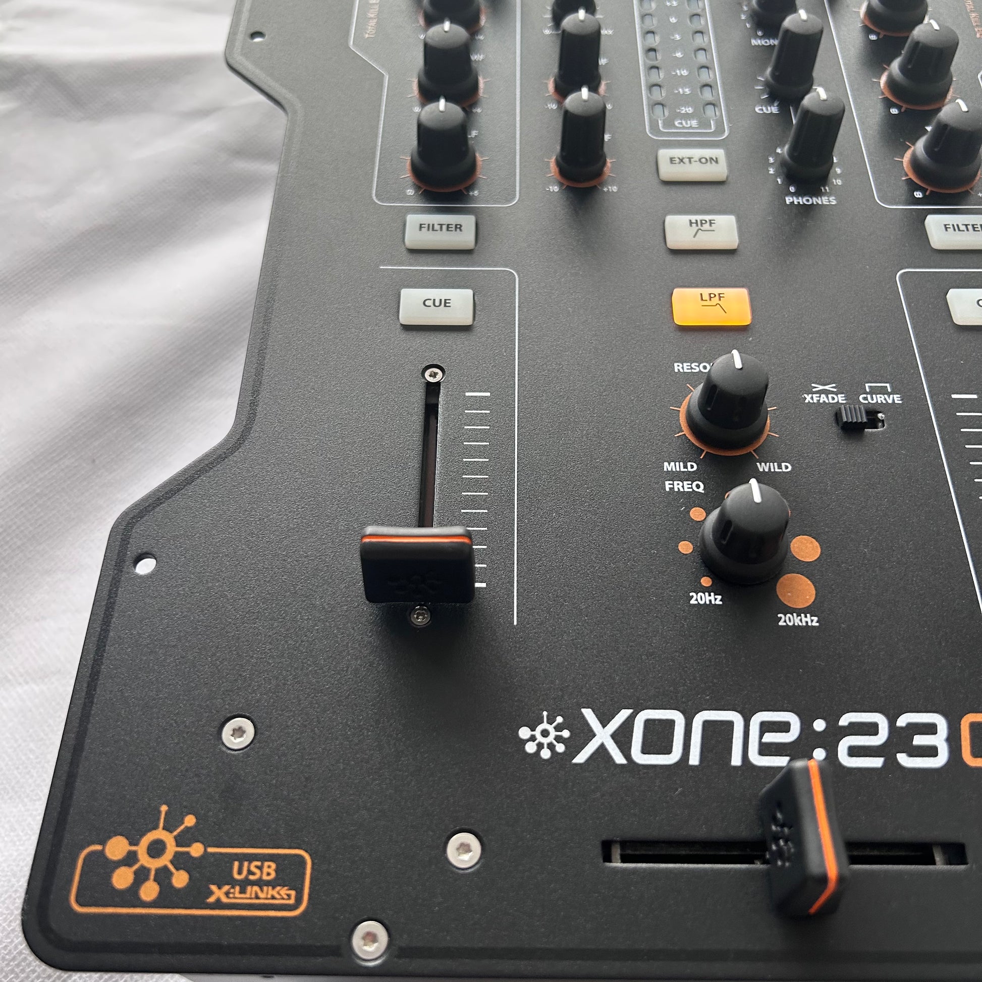 Allen & Heath XONE 23:C — 2-канальный DJ-микшер — Turntable Trader