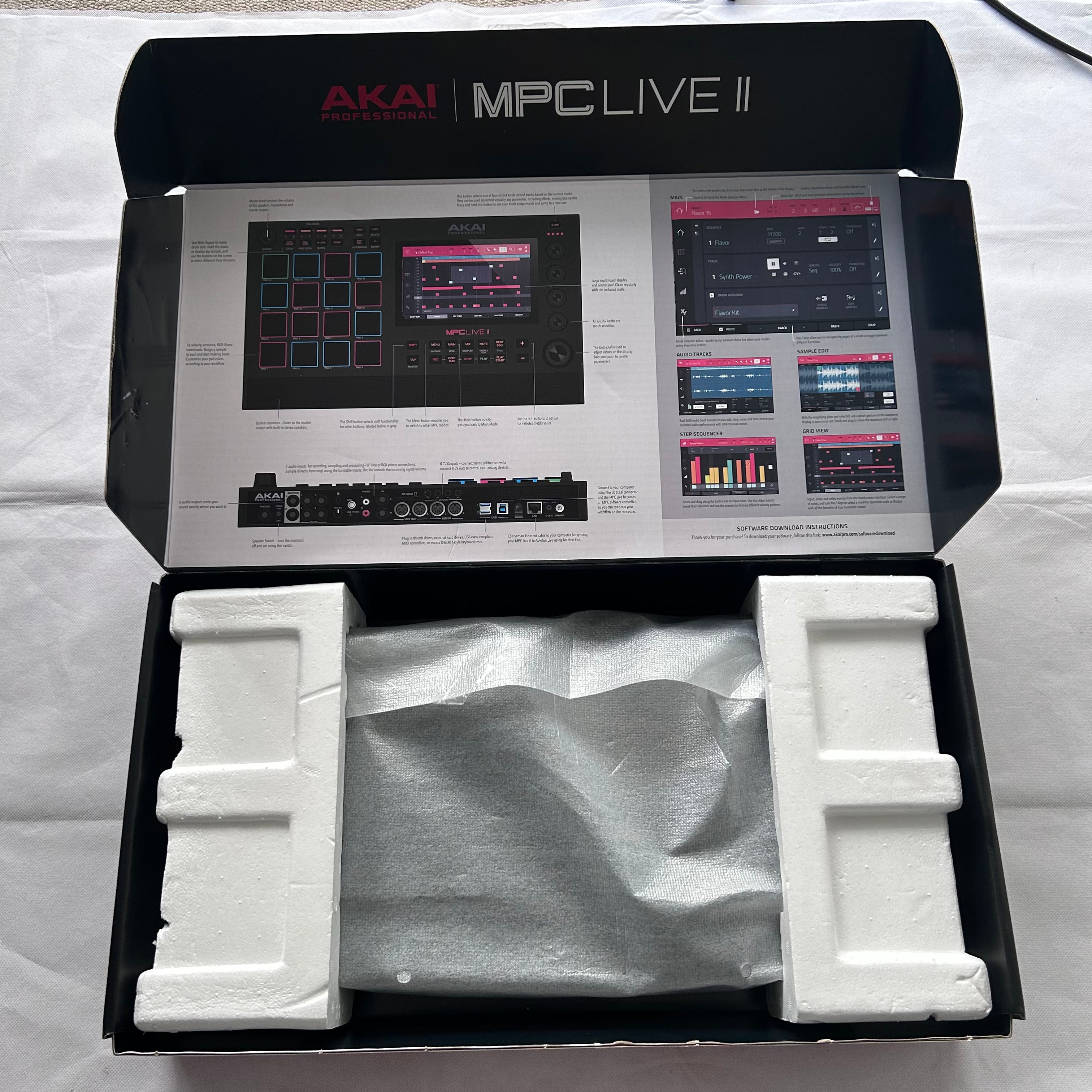 Akai Professional MPC LIVE II - Standalone Music Production Akai Professional MPC LIVE II - Standalone Music Production