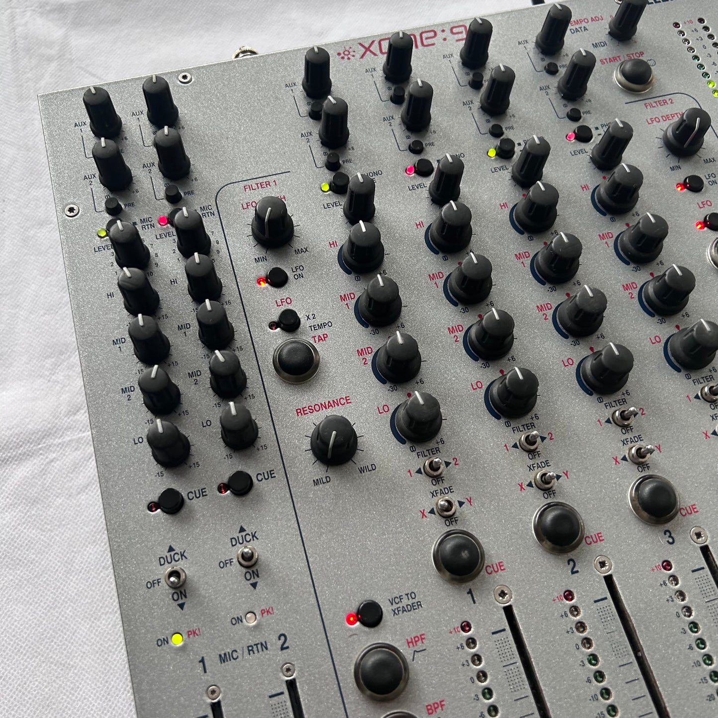 Allen & Heath XONE 92 - Professional 4-Channel DJ Mixer