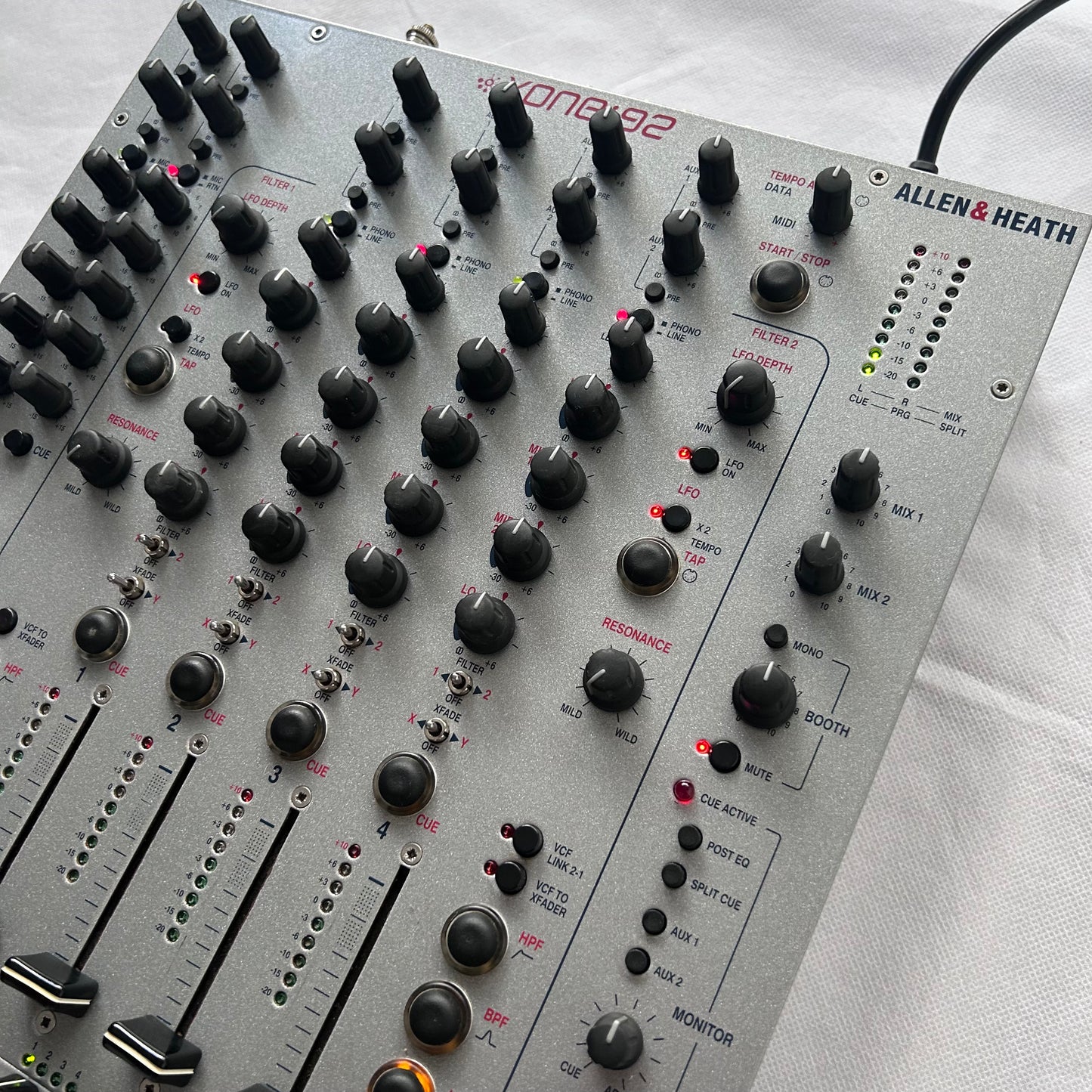 Allen & Heath XONE 92 - Professional 4-Channel DJ Mixer