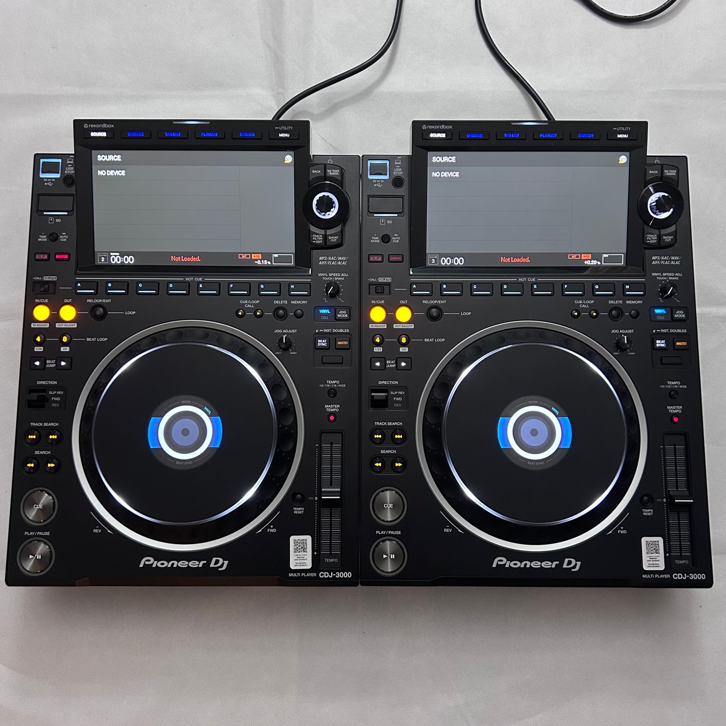 2x Pioneer CDJ 3000