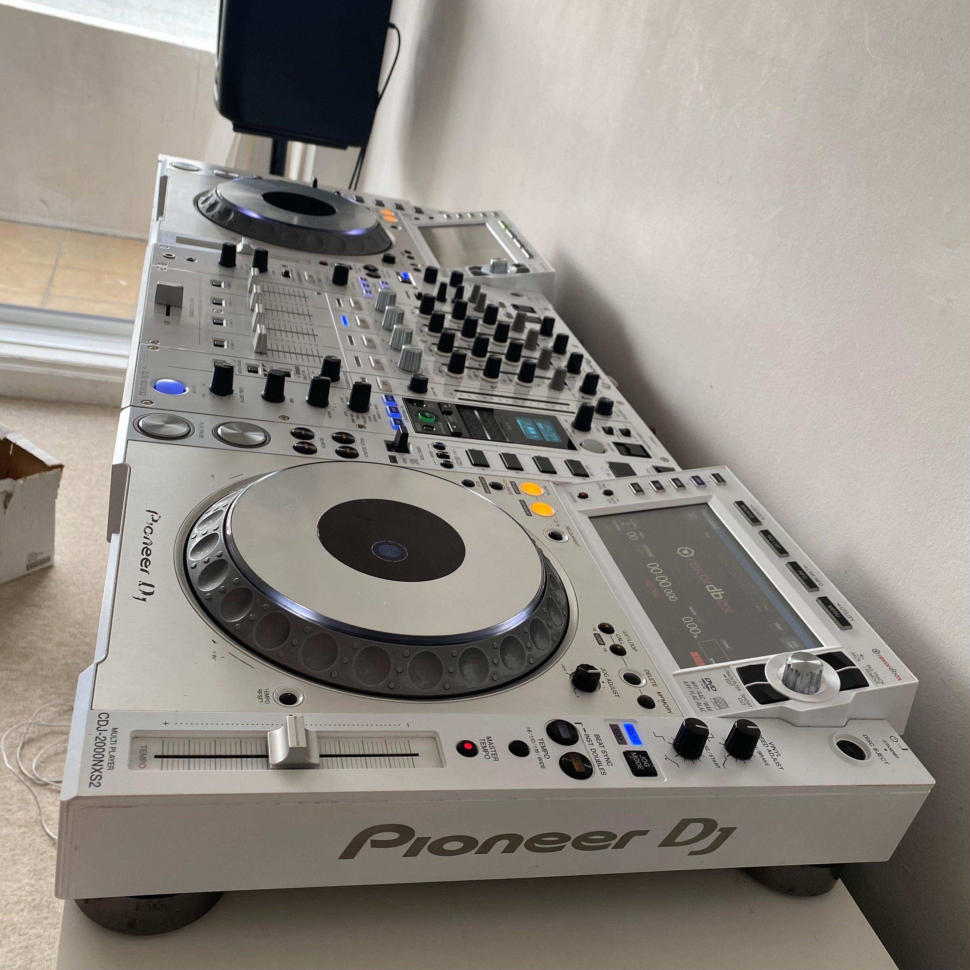 Pioneer CDJ 2000NXS2 и DJM 900NXS2 LTD Edition — Turntable Trader