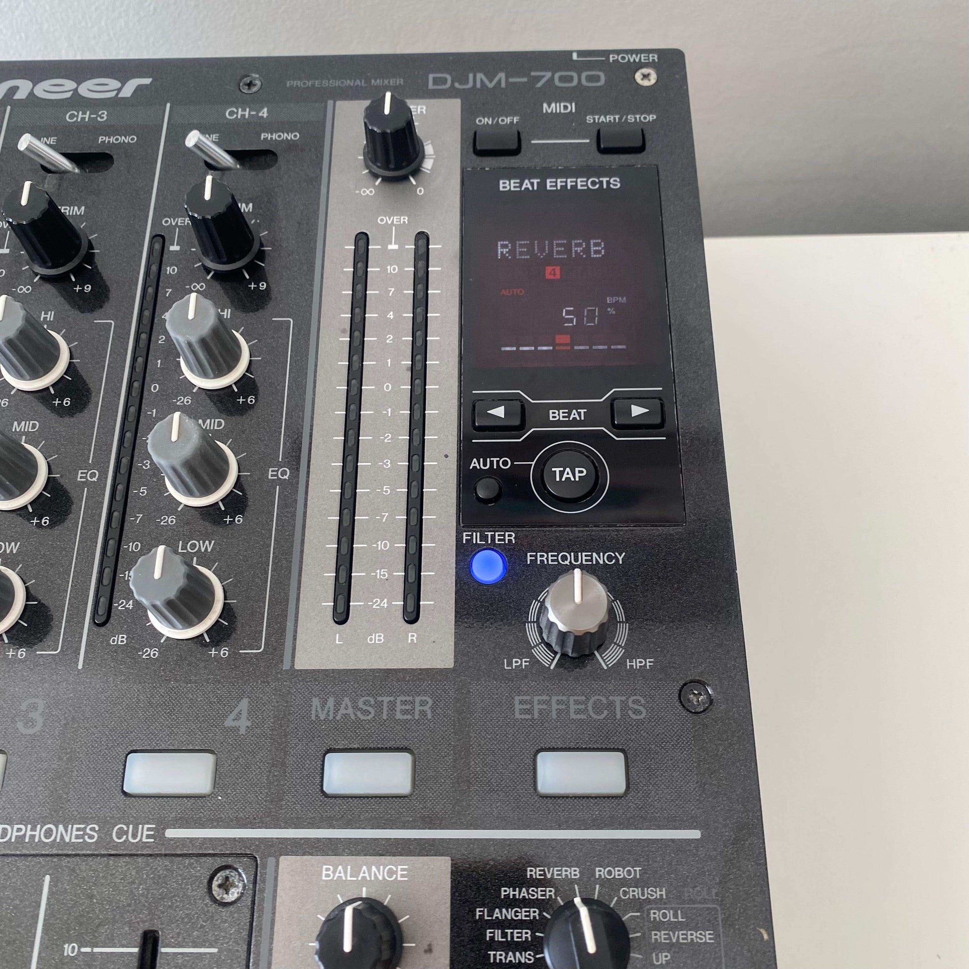 Pioneer DJM-700 - профессиональный 4-канальный DJ-микшер - Проигрыватель виниловых пластинок