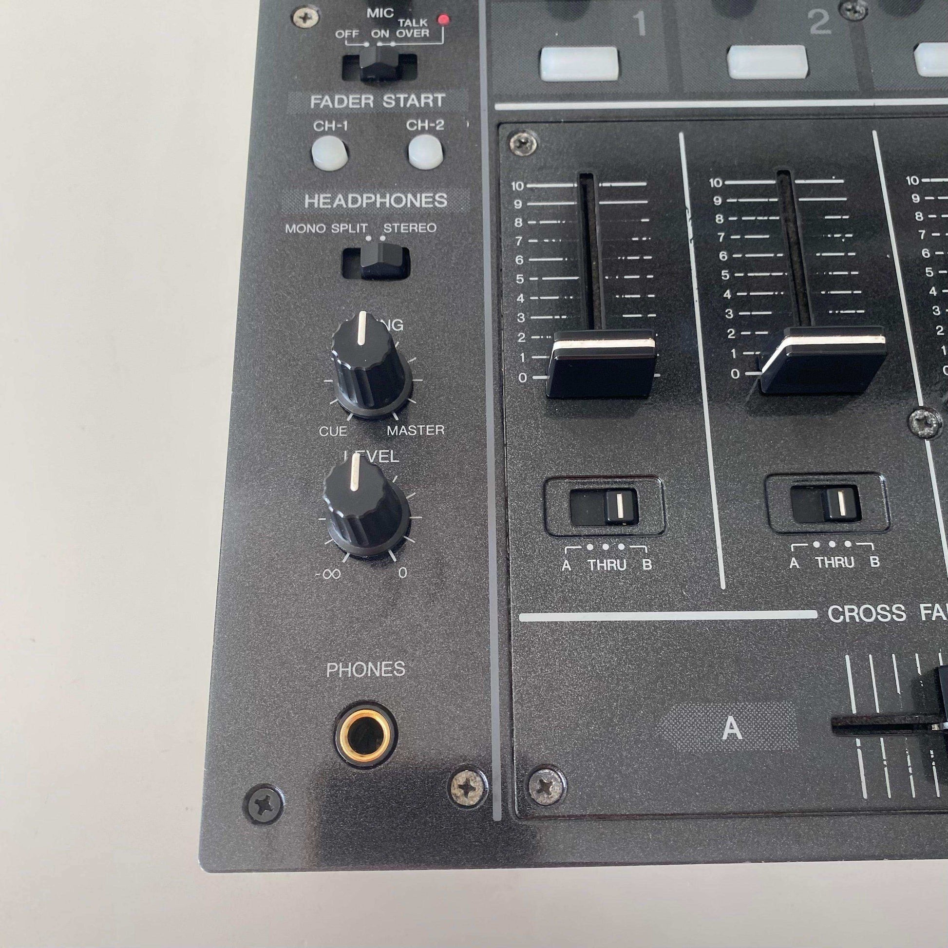 Pioneer DJM-700 - профессиональный 4-канальный DJ-микшер - Проигрыватель виниловых пластинок