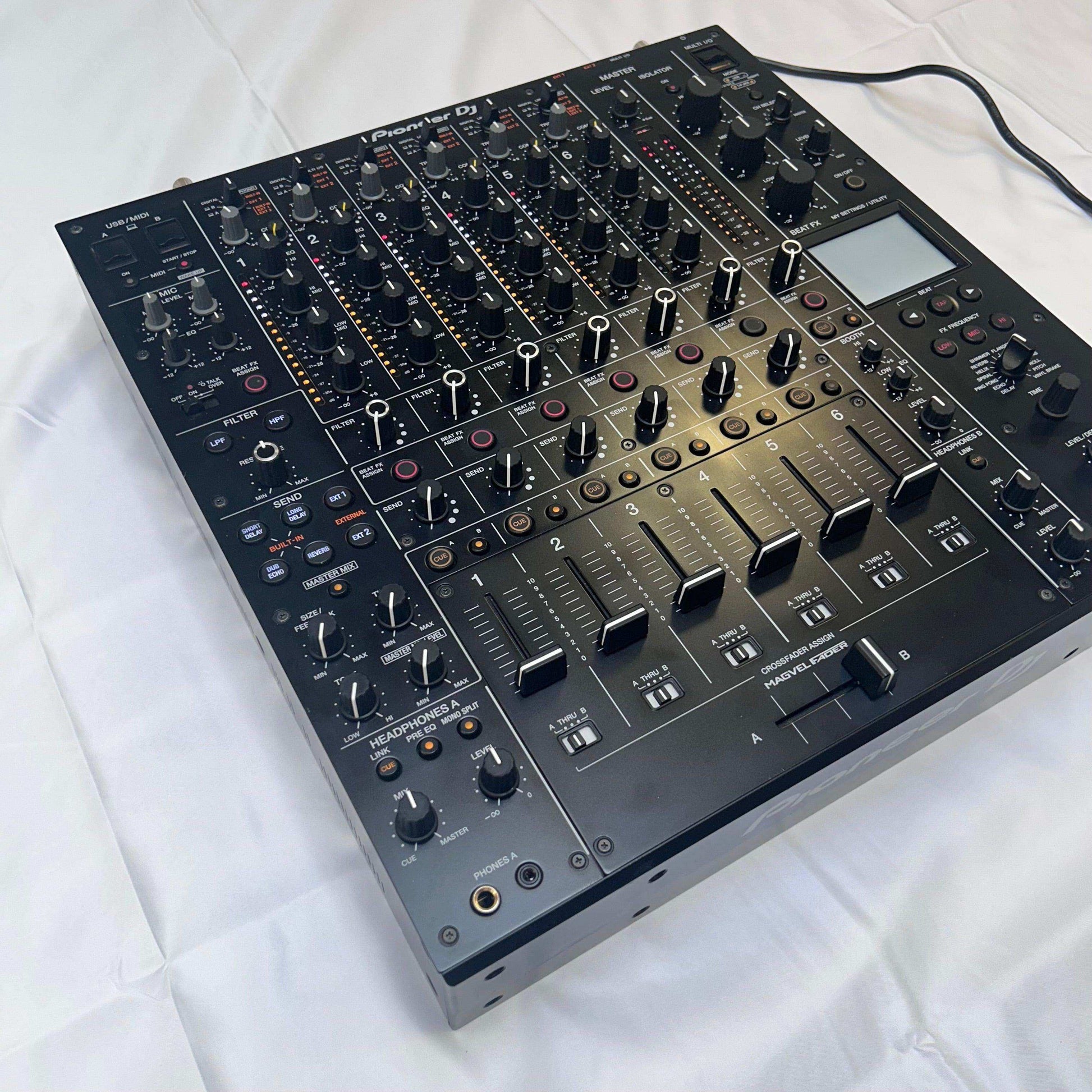 Pioneer DJM V10 — профессиональный 6-канальный DJ-микшер — проигрыватель виниловых пластинок